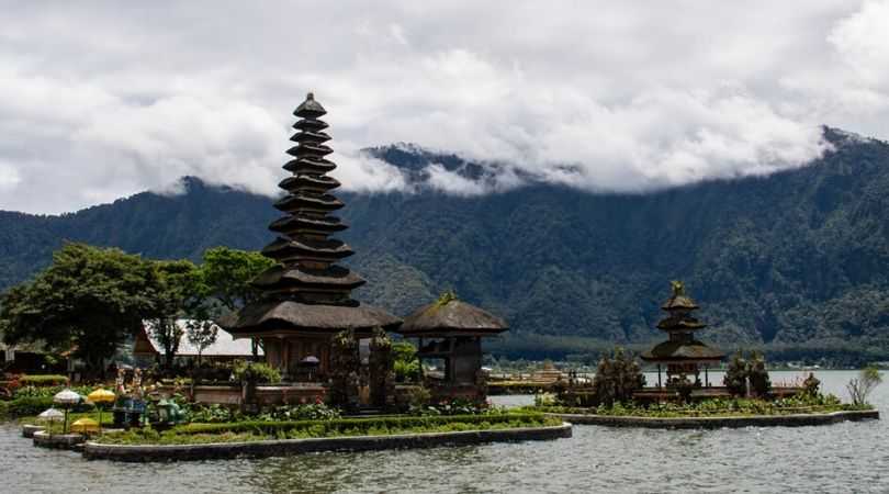 ulun danu temple bali