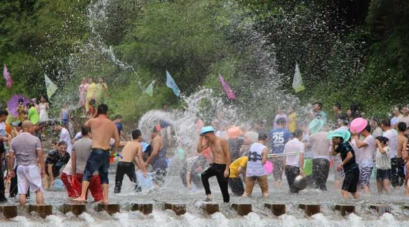 waterfight in bangkok