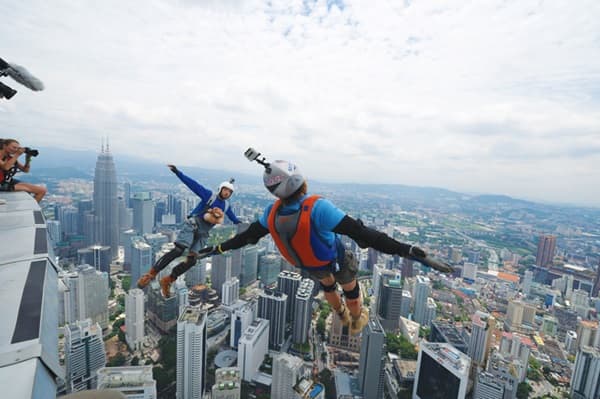 kuala lumpur tower base jumping