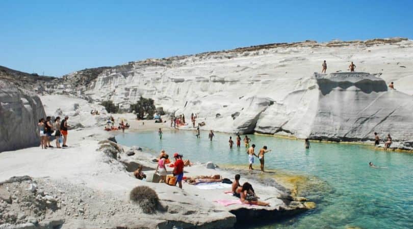 sarakiniko milos