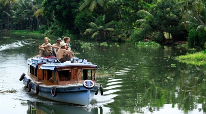 boating in kumarakom