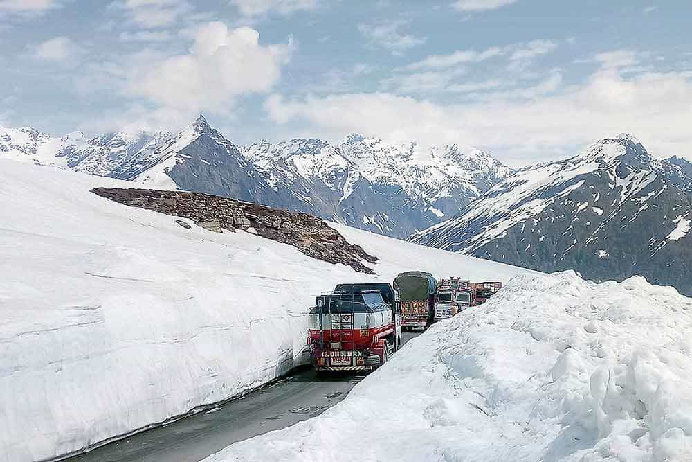 how to reach rohtang pass